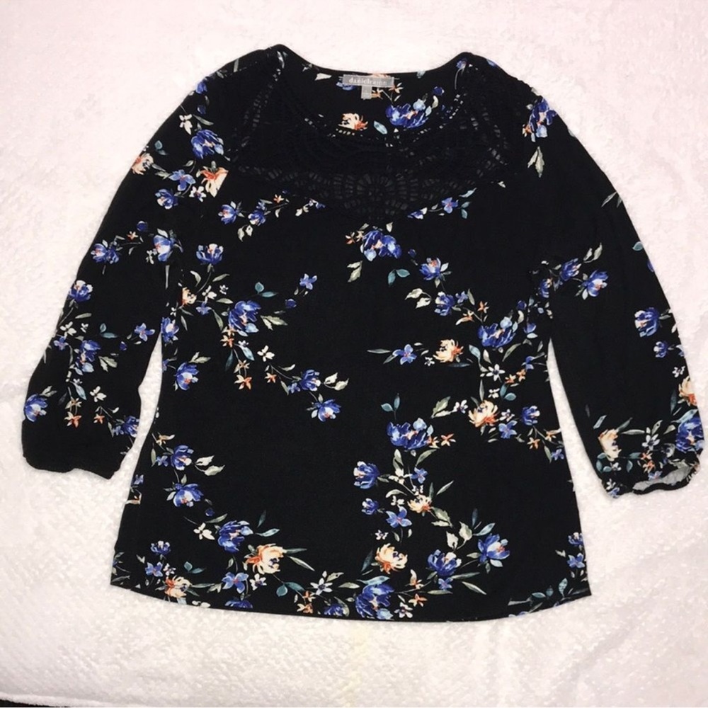 Daniel Rainn Blouse Black Floral Print Lace
Yoke Top Loose Fitting Size Large